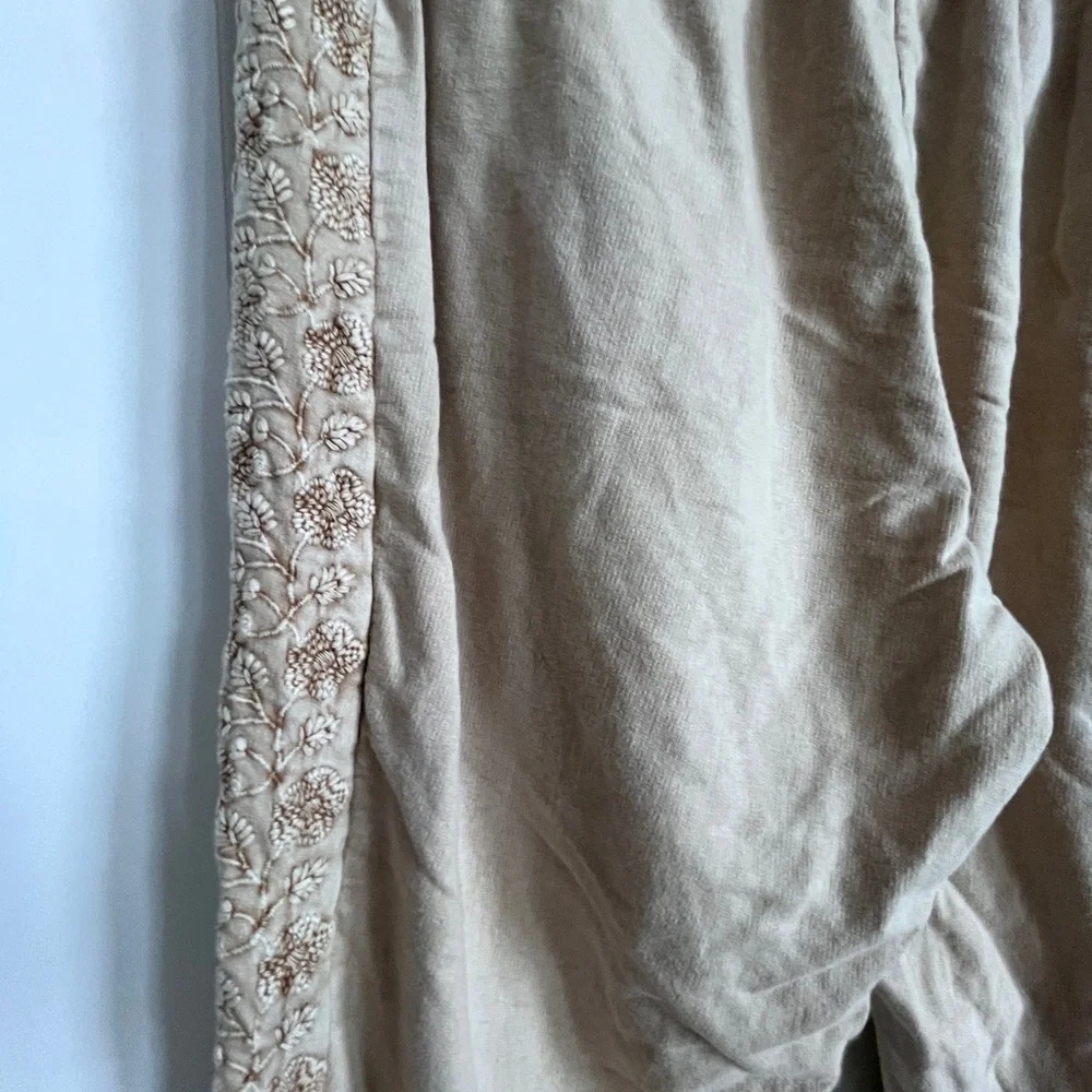 Solitaire Beige Floral Embroidered stonewash SweatPants size large - Picture 9 of 10
